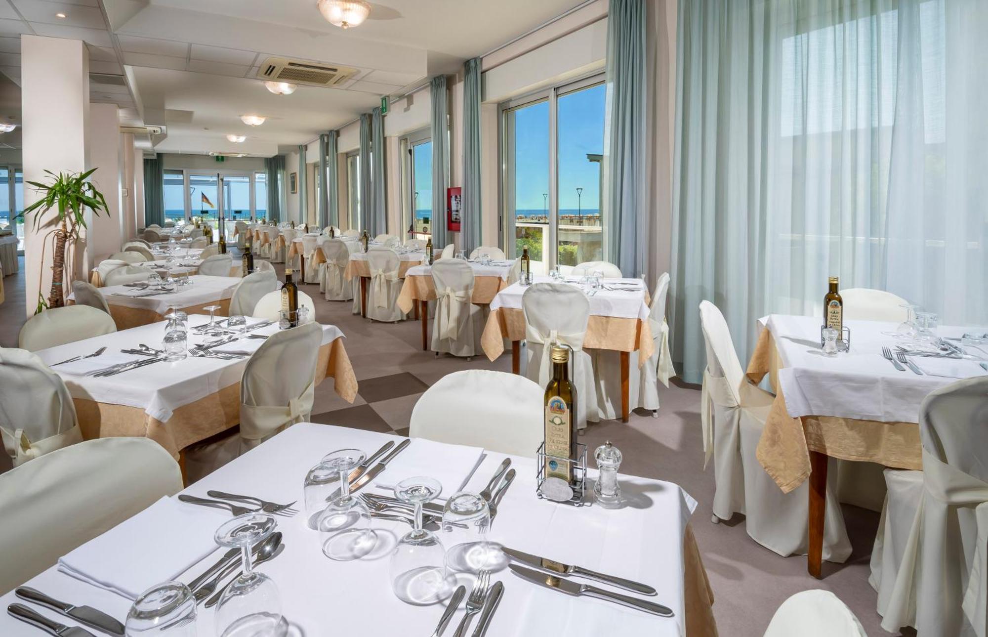 Hotel Astoria Cervia Dış mekan fotoğraf
